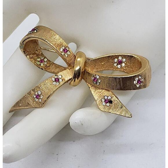 Vintage Bow Brooch 3D Gold Tone Pink/Red Rhinestone Flower Accents signed BSK - Picture 2 of 10